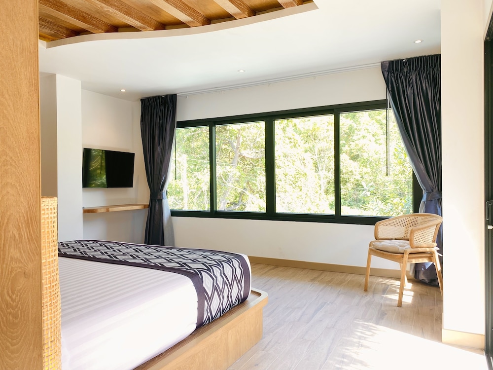 Junior Suite, Pool View photo 2