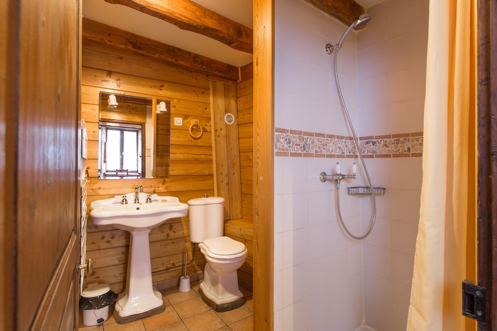 Double Room, Non Smoking (Charbonnel, jusqu'à 3 personnes) photo 3