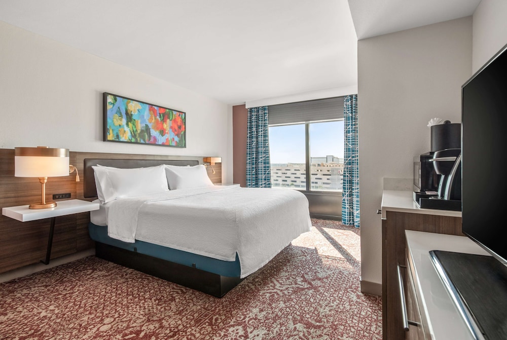 Junior Suite, 1 King Bed, Accessible - Photo 4