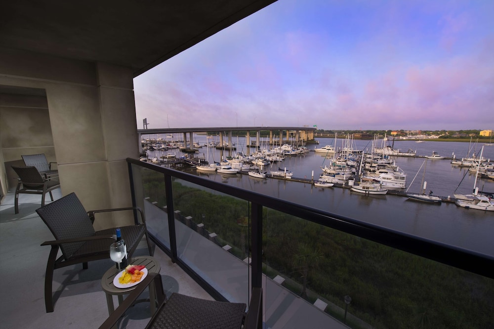 2 Bedroom Suite (1 King & 1 Queen), Balcony, View
