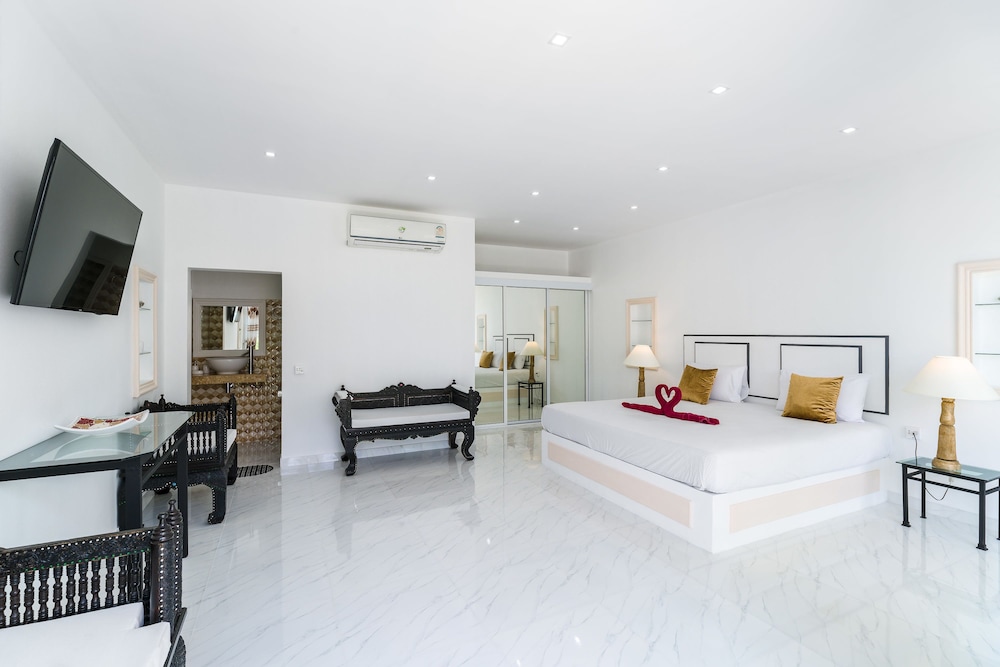 4 Bedrooms Villa