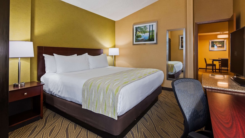 Suite, Multiple Beds, Non Smoking, Kitchen - Photo 3