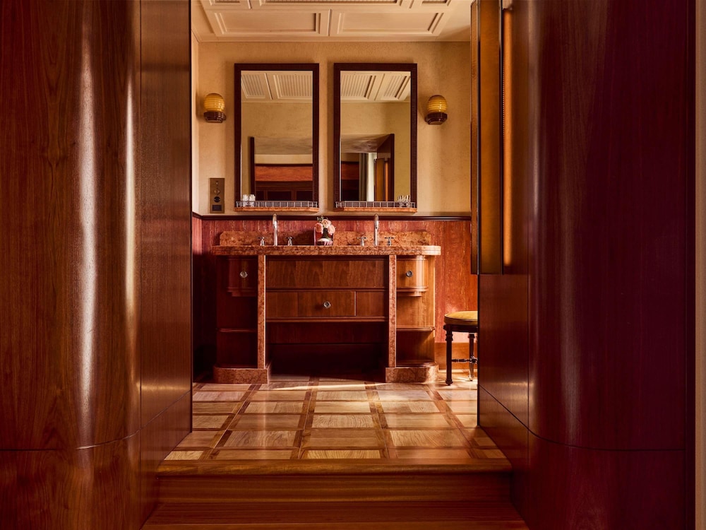 Deluxe Room, 1 King Bed