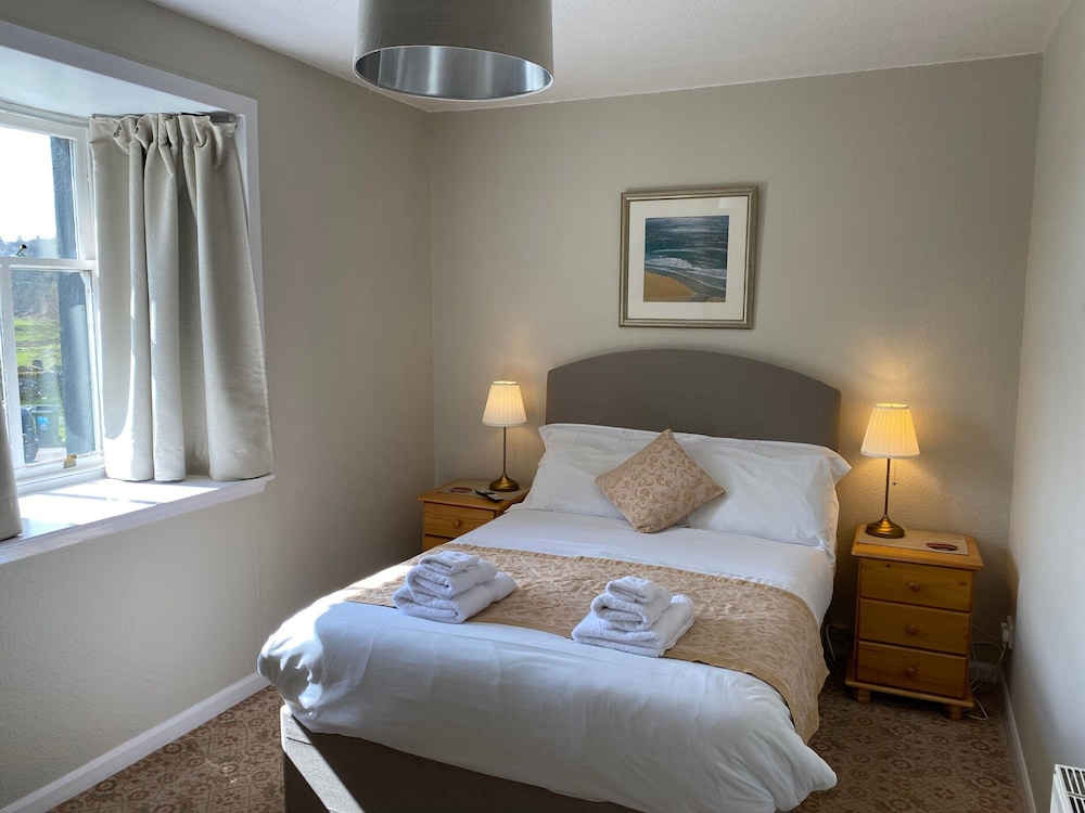 Standard Double Room, Ensuite (Summer) photo 3
