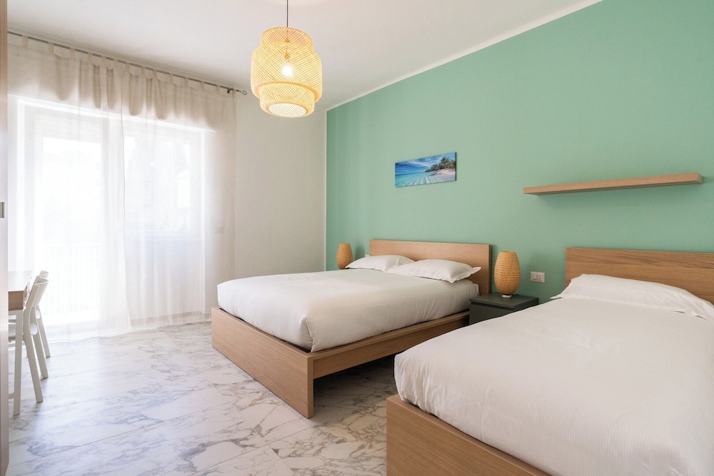 Comfort Room, City View
