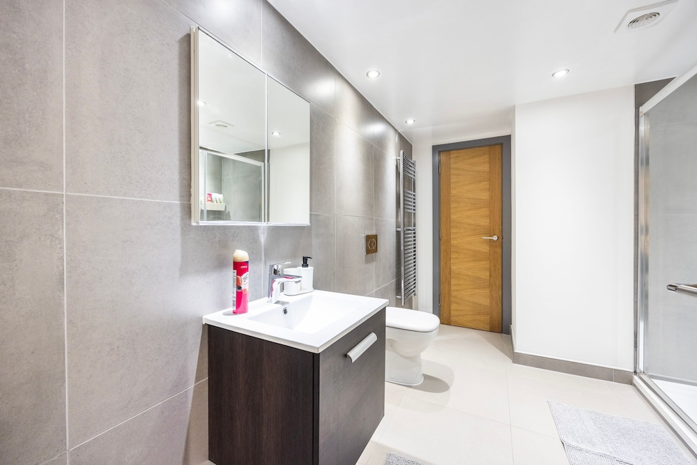 2 Bed 2 Bath Deluxe Flat in Kensington, Foto 7