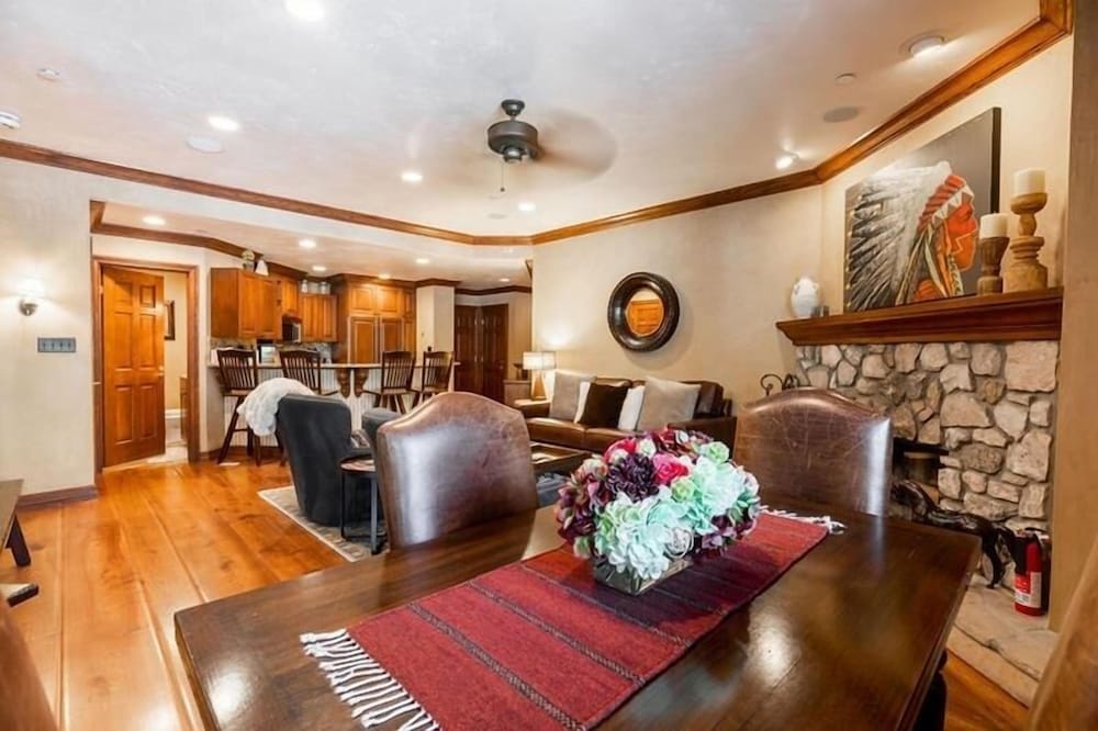 Condo, 2 Bedrooms photo 3