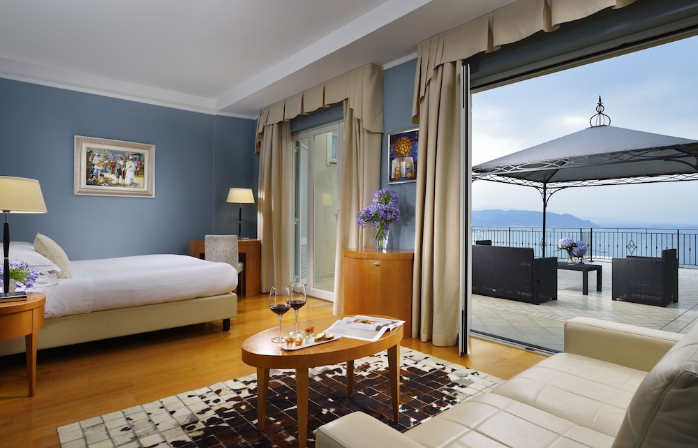Deluxe Suite, Sea View photo 1
