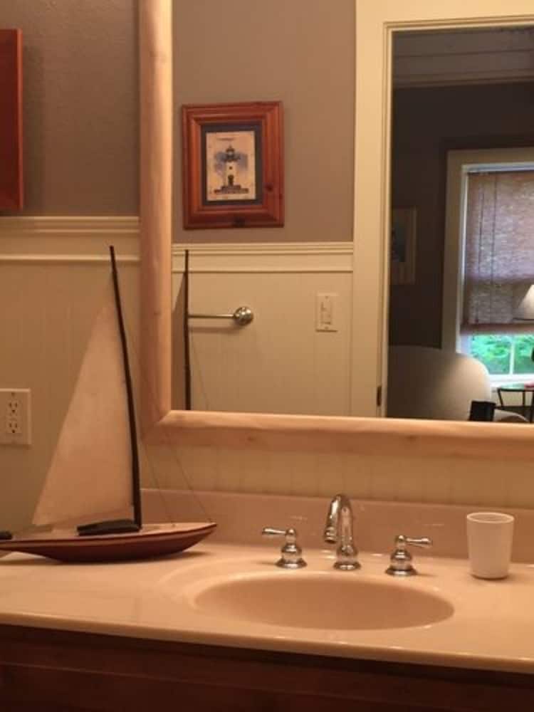 Rustic Harbor Suite photo 2