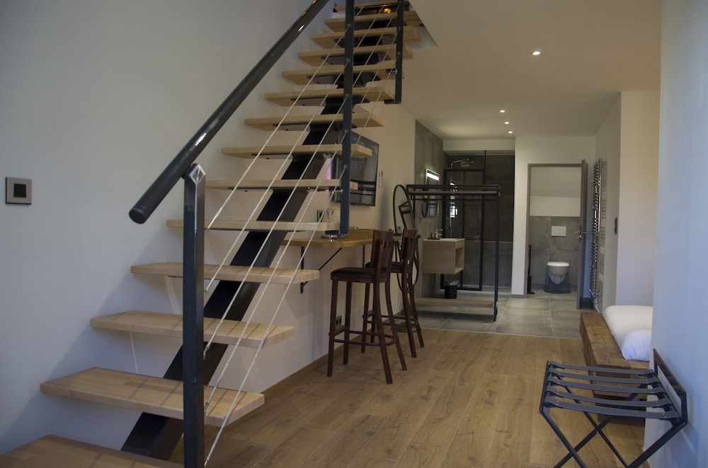 Family Duplex, Ensuite - Photo 12