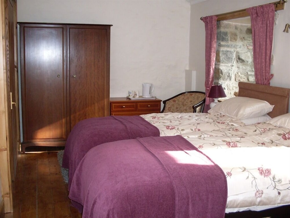 Double Room, Ensuite (Super King Size Disabled) photo 2
