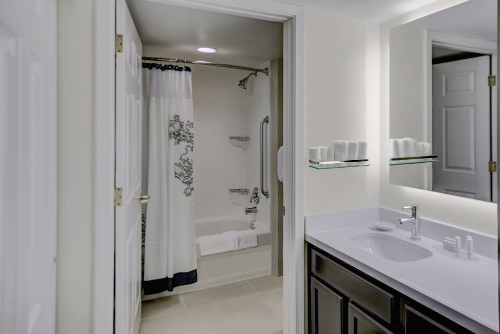 Suite, Multiple Beds - Photo 3