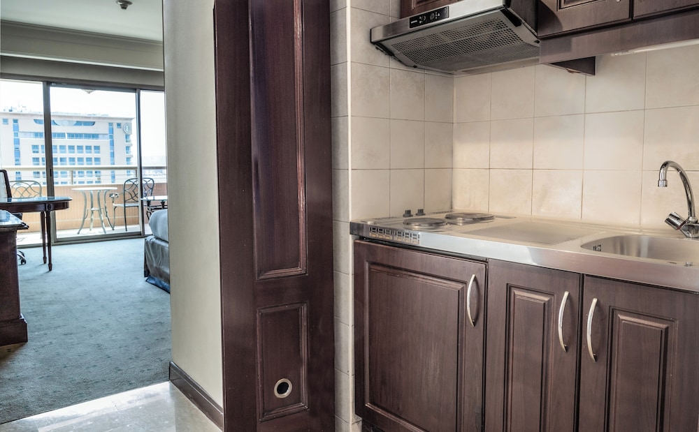 Premium Twin Room thumbnail 6