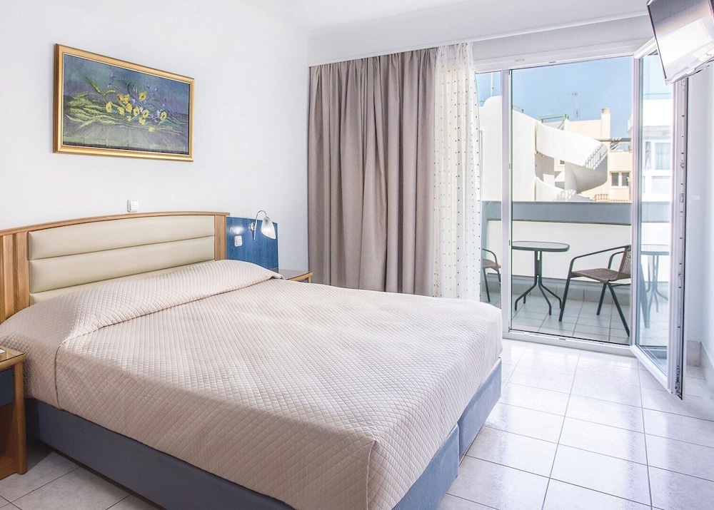 Standard Twin Room - Photo 4