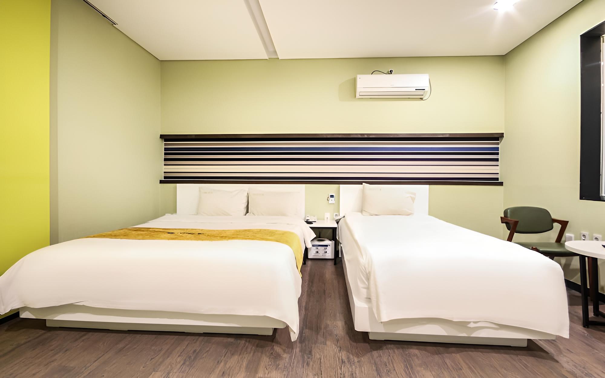 Room (Twin) - Photo 4