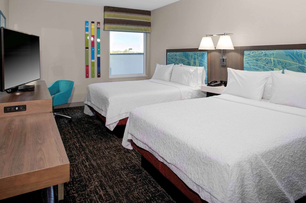 Room, 2 Queen Beds, Accessible, Bathtub photo 1