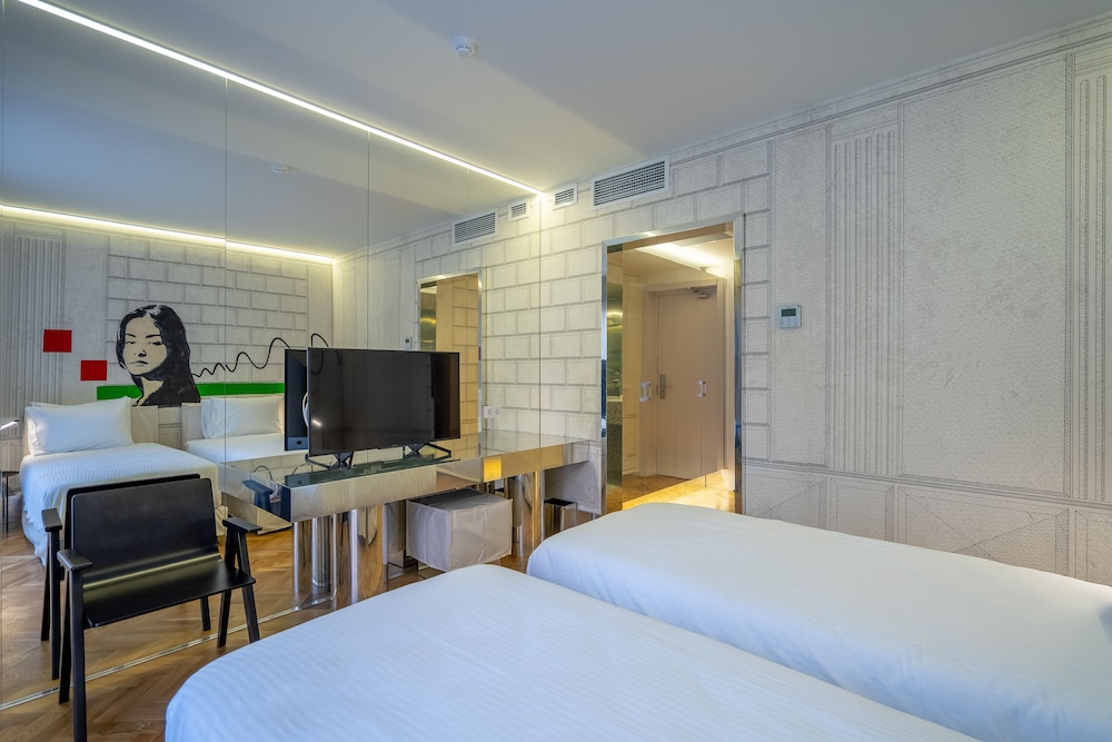 Standard Twin Room - Photo 3