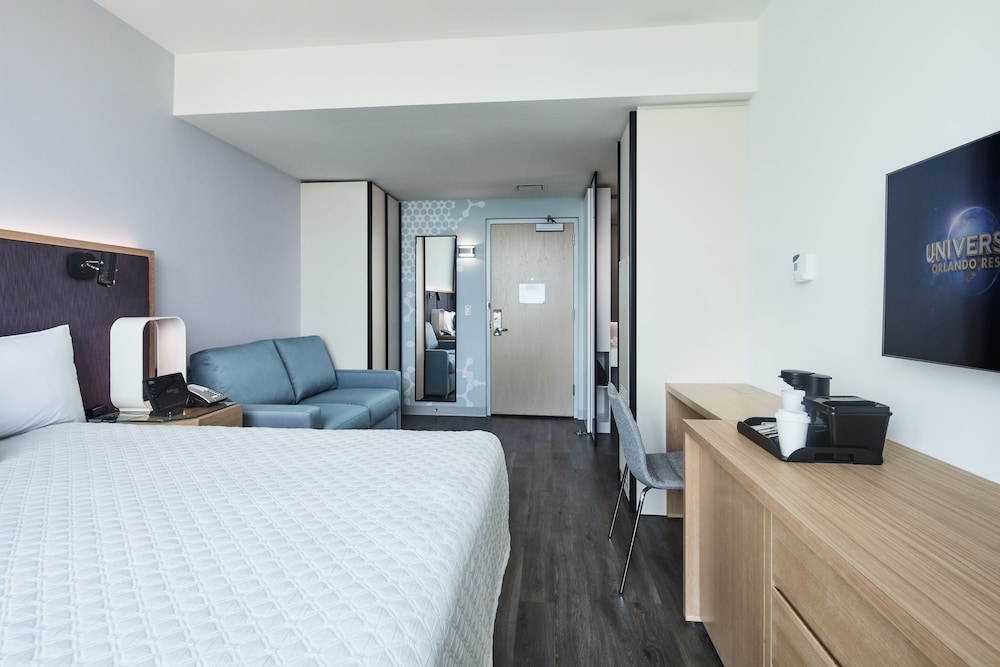 Standard Room, Non Smoking (One King Pullout Sofa) (Includes Early Park Admission*) - Photo 2