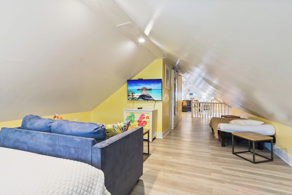 Bi-Level Suite (Not Pet Friendly)