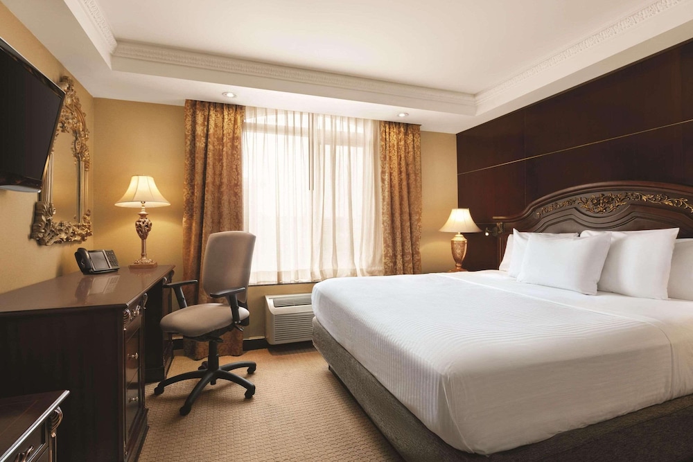 Room, 1 King Bed, Non Smoking (Upgrade) - Photo 2