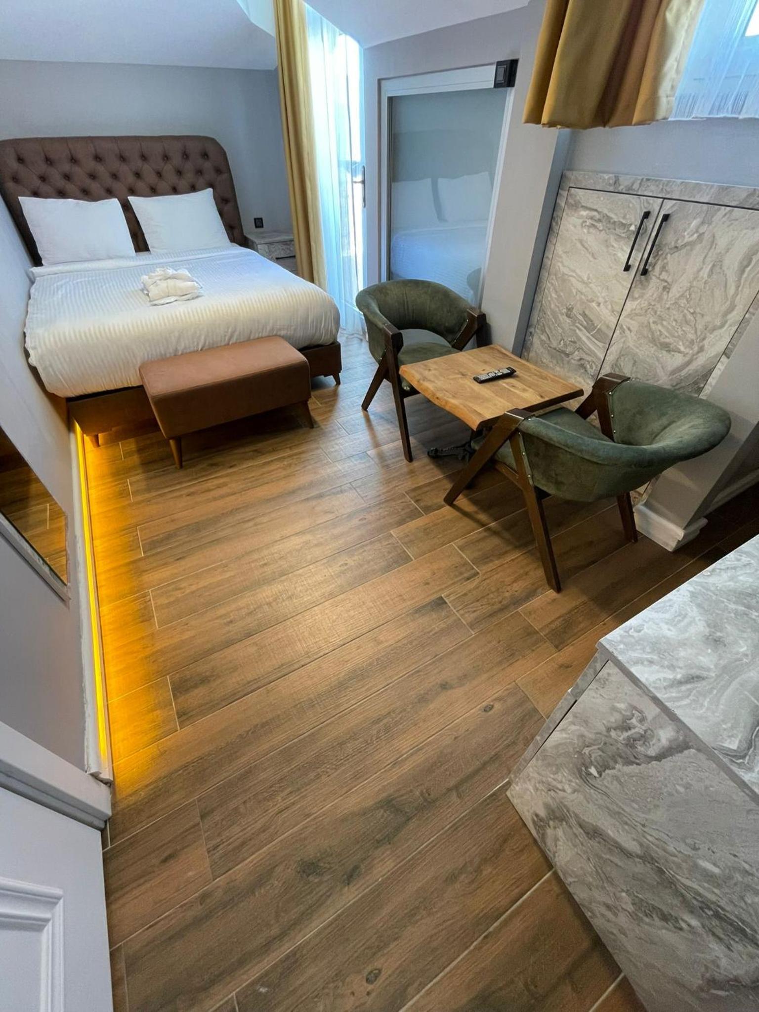 Double Room with Balcony photo 1