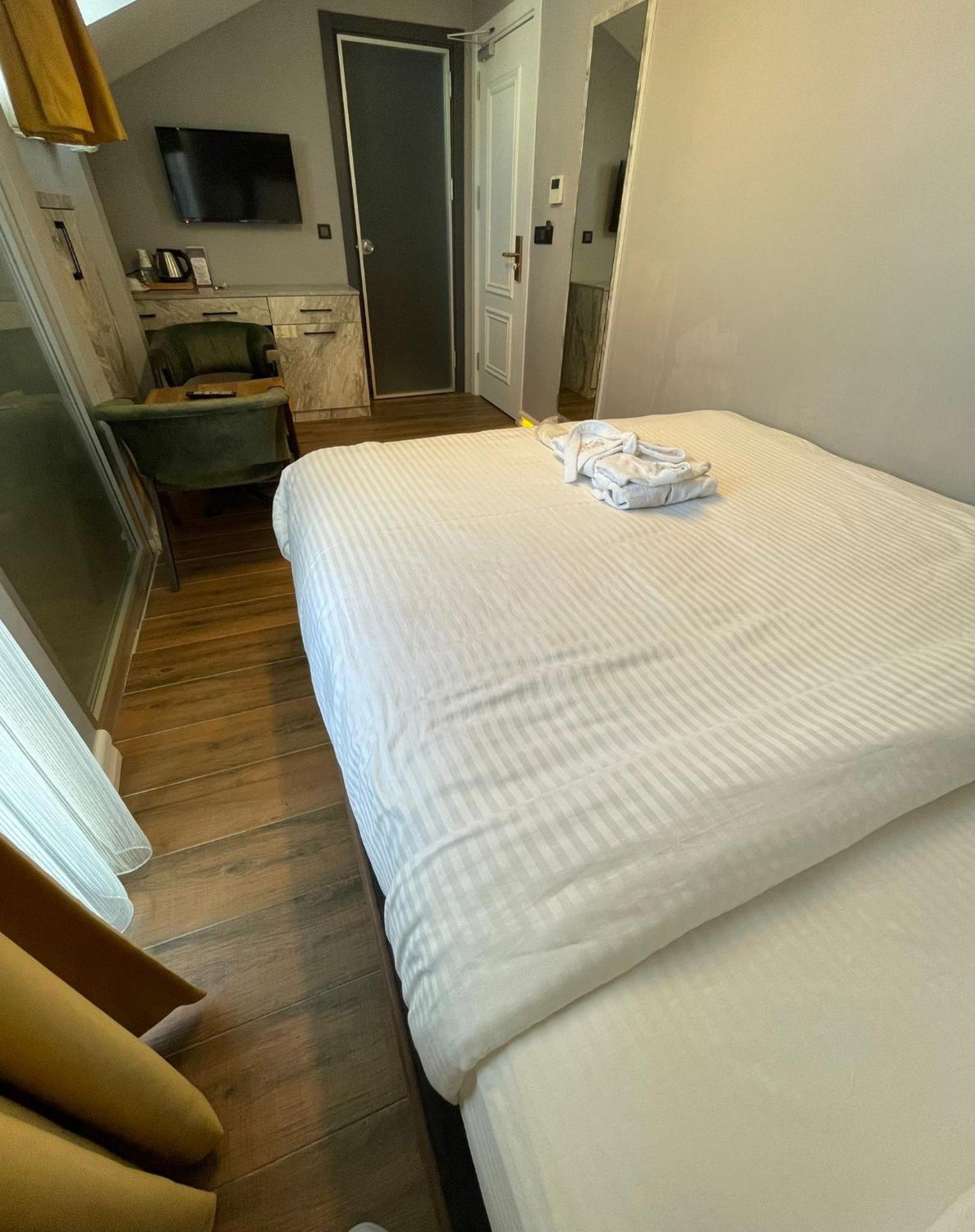 Double Room with Balcony photo 3