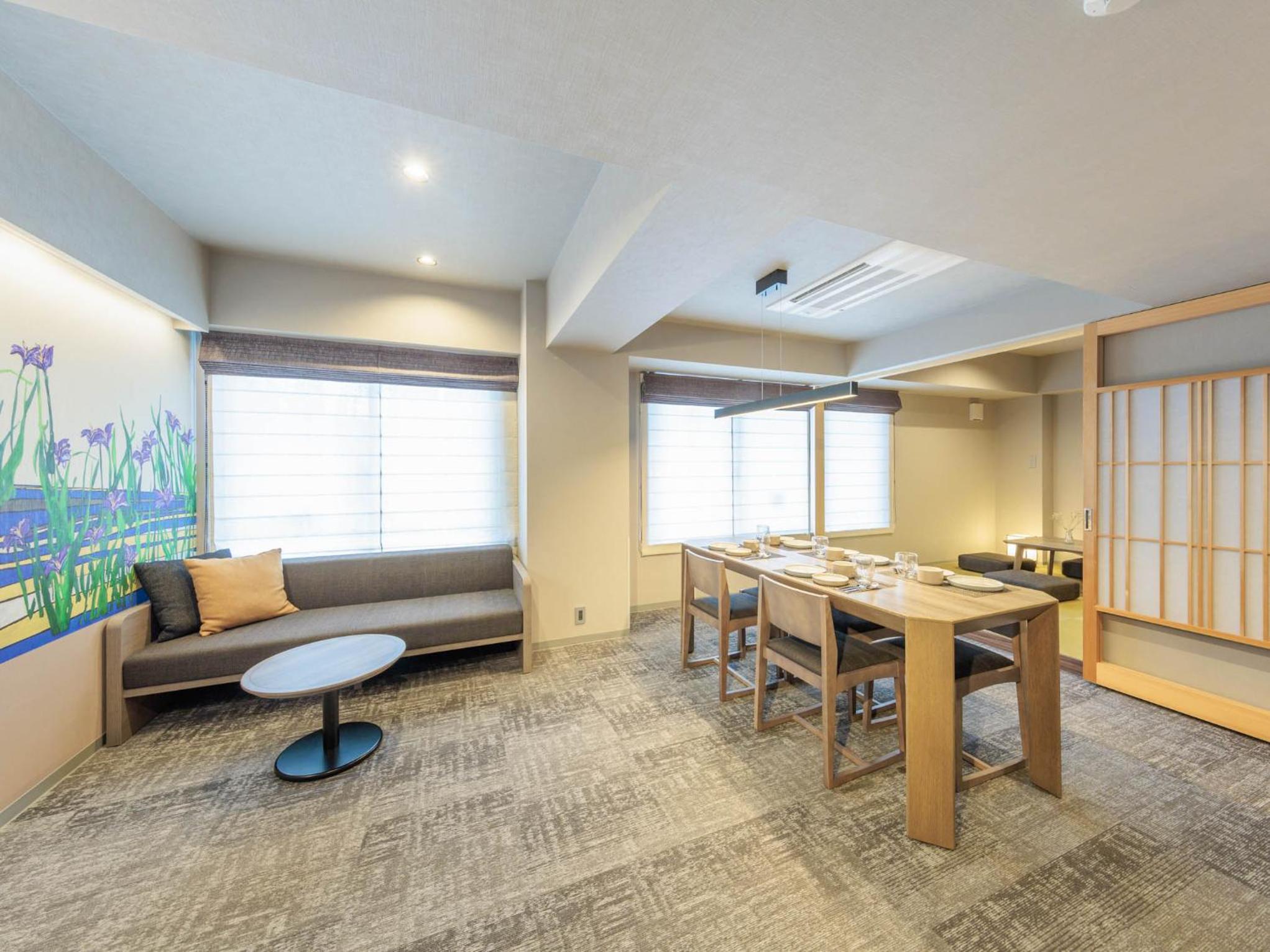 Deluxe Quadruple Room ​with Private Sauna (21:30-23:00) - Photo 11