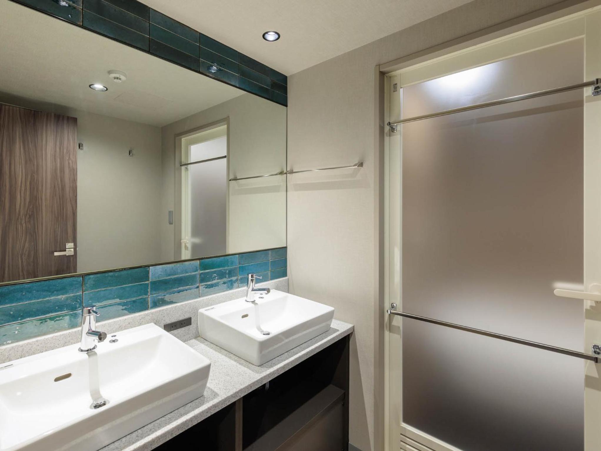 Deluxe Quadruple Room ​with Private Sauna (21:30-23:00) - Photo 3