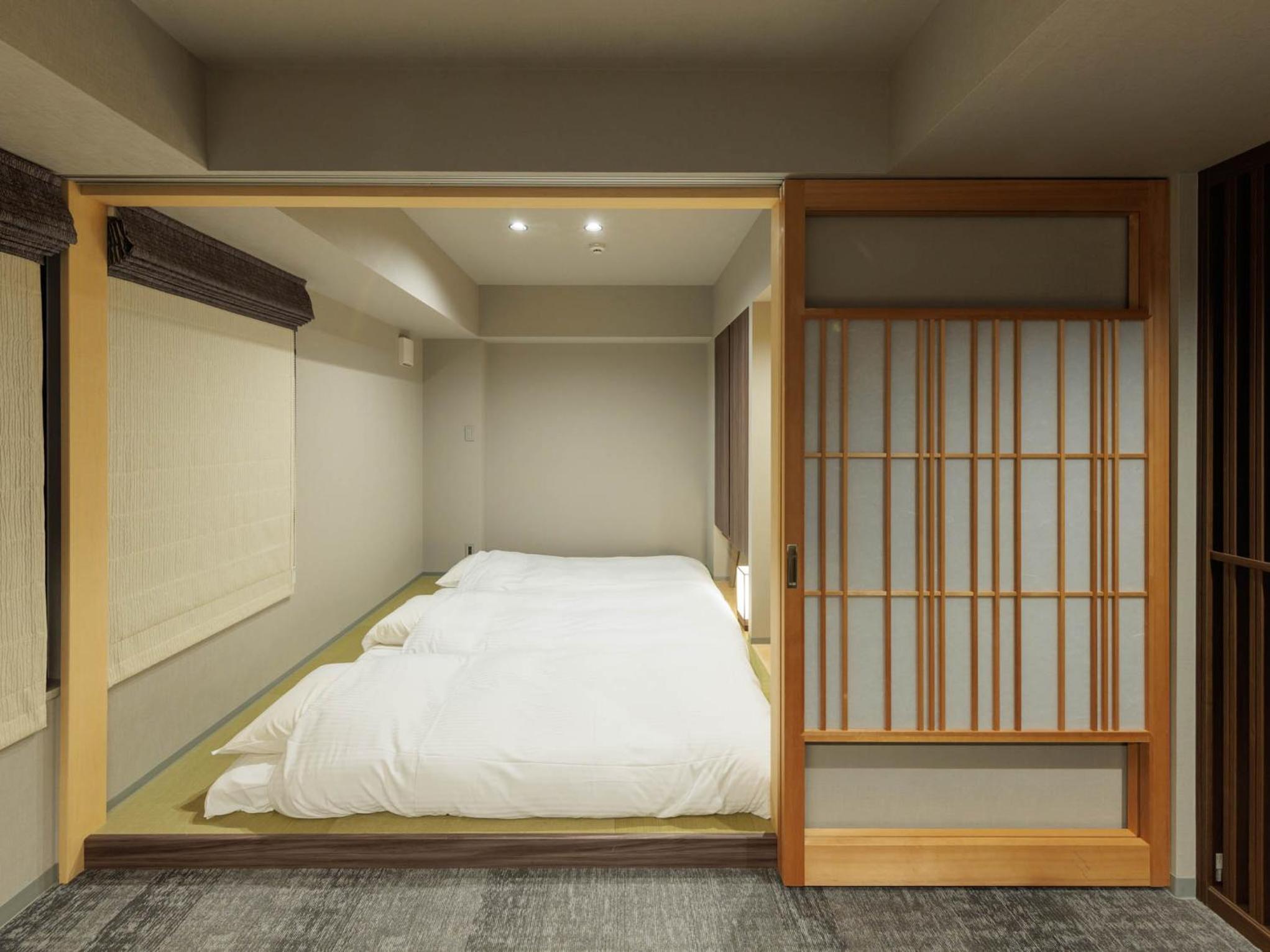 Deluxe Quadruple Room ​with Private Sauna (21:30-23:00) - Photo 13