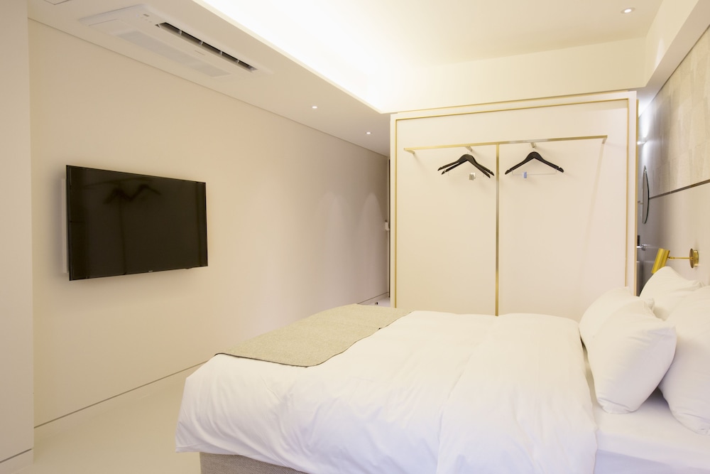 Deluxe Double Room - Photo 9