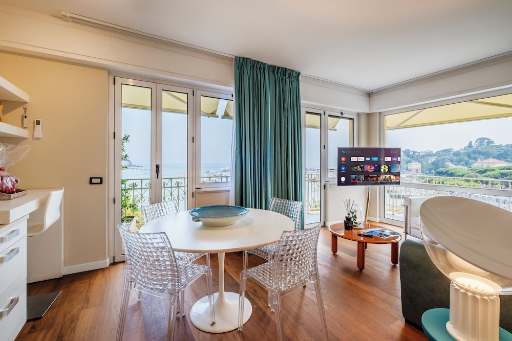 Suite, 1 Queen Bed with Sofa bed, Non Smoking, Sea View