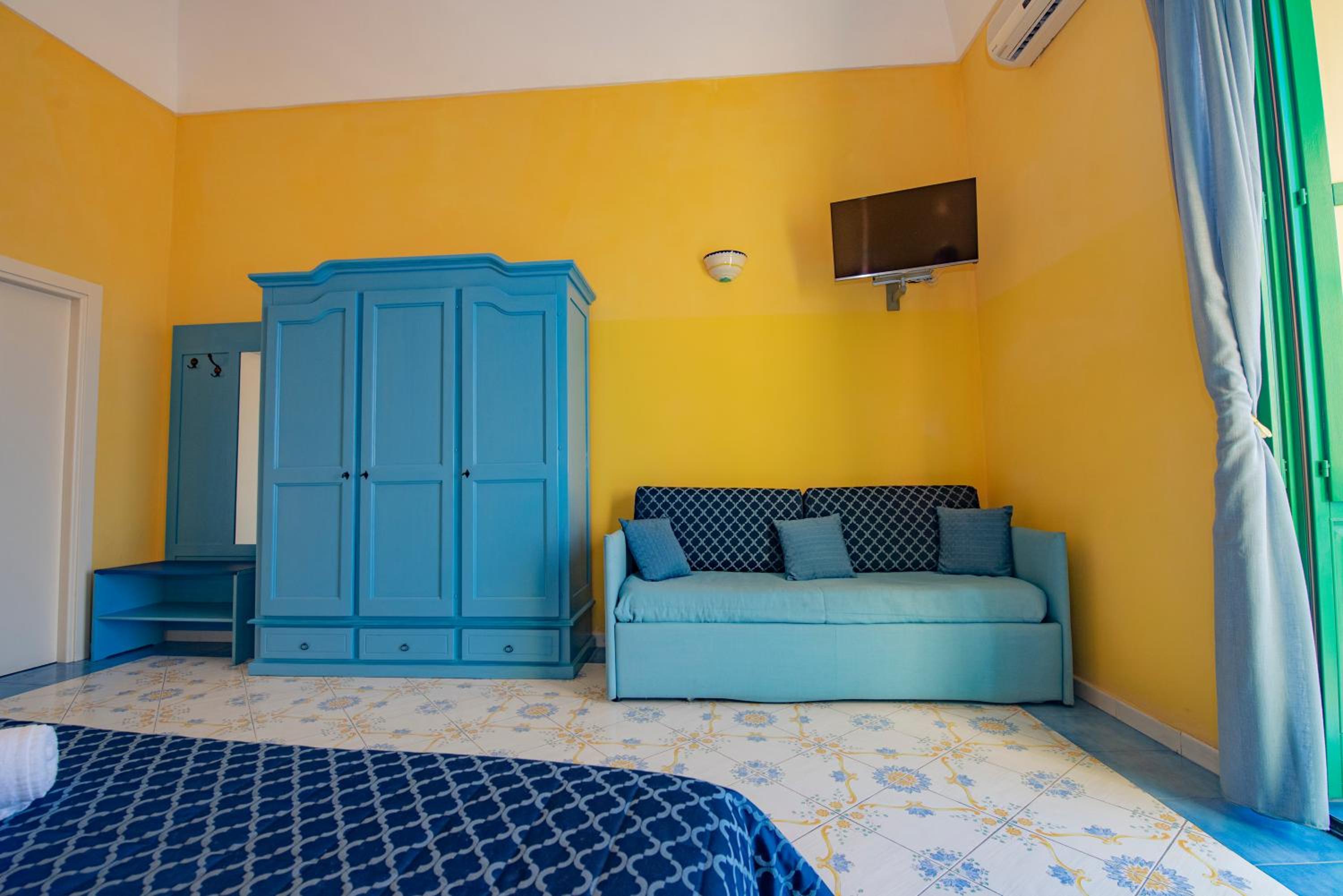 Deluxe Triple Room with Sea View
