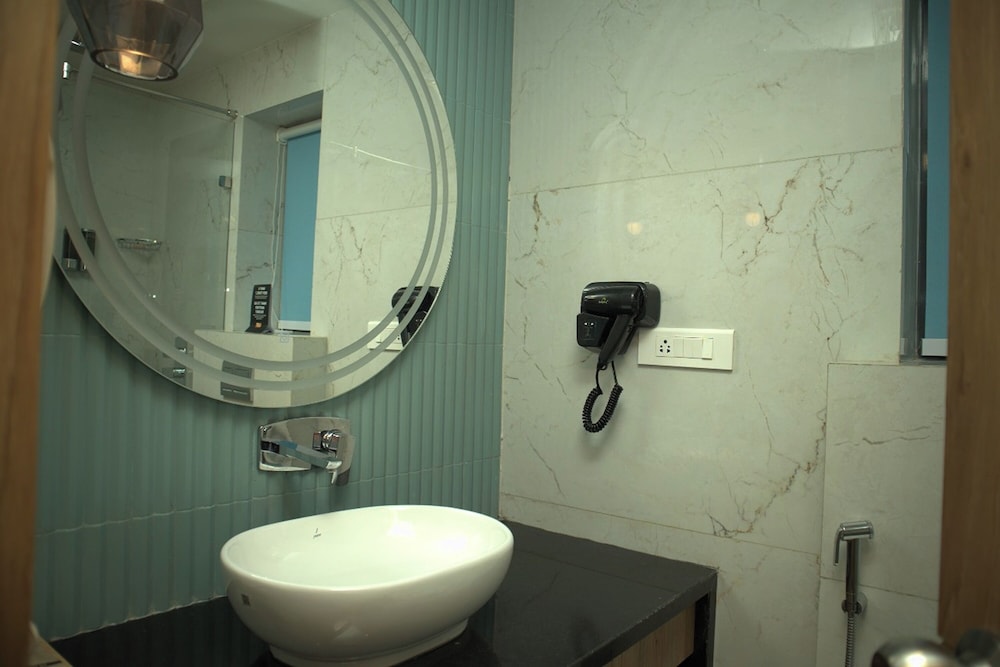 Suite - Photo 8