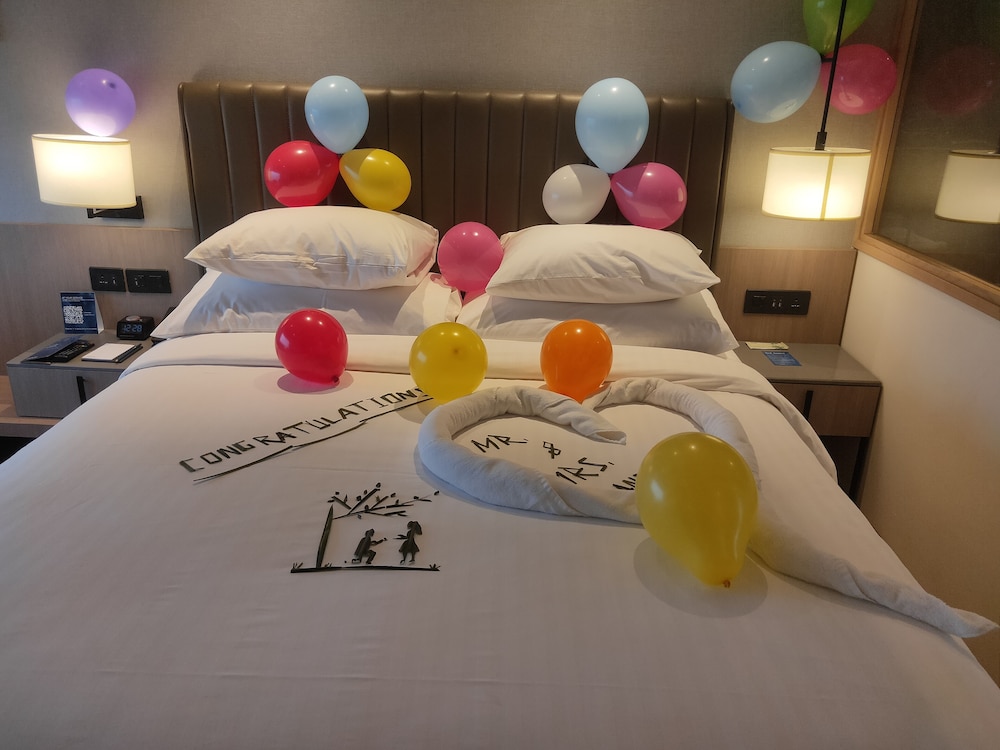 Superior Room, 1 King Bed with Sofa bed - Photo 2