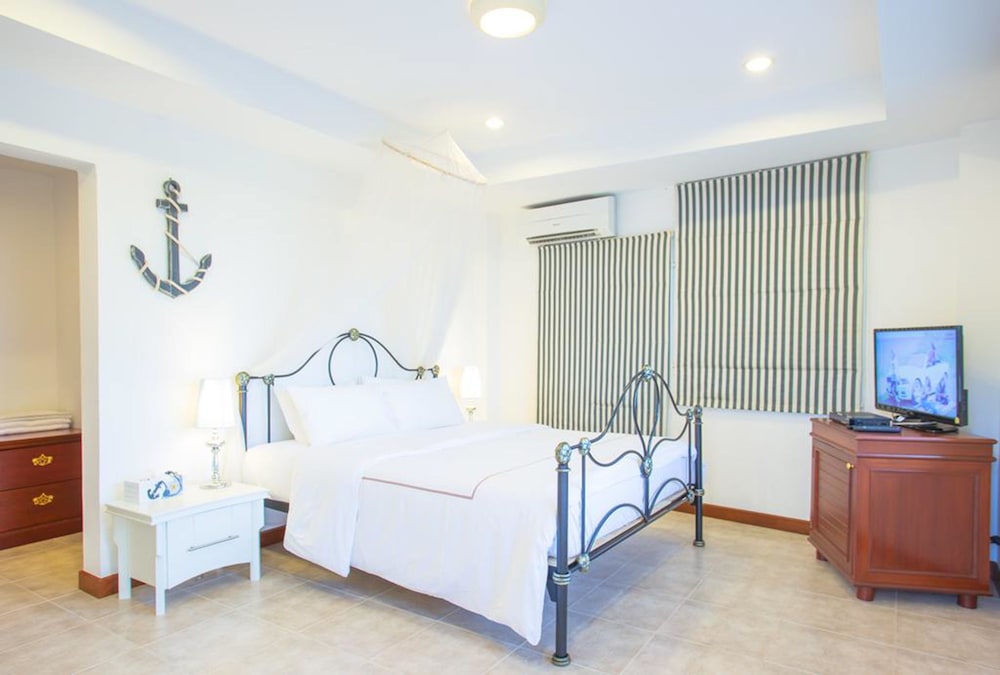 Five Bedrooms Villa photo 1