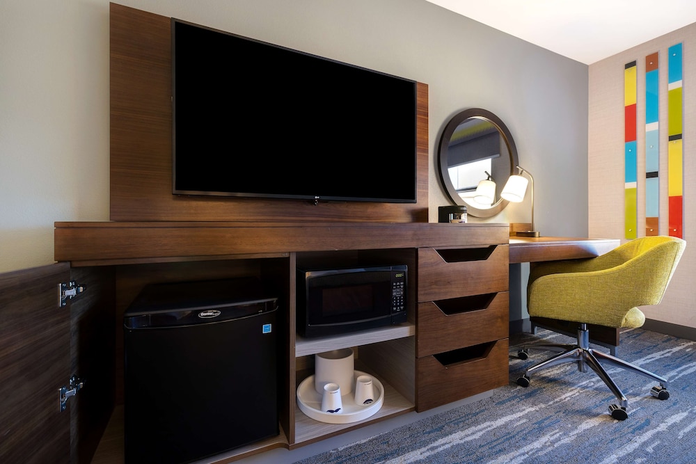 Room, 2 Queen Beds, Bathtub (Mobility) - Photo 5