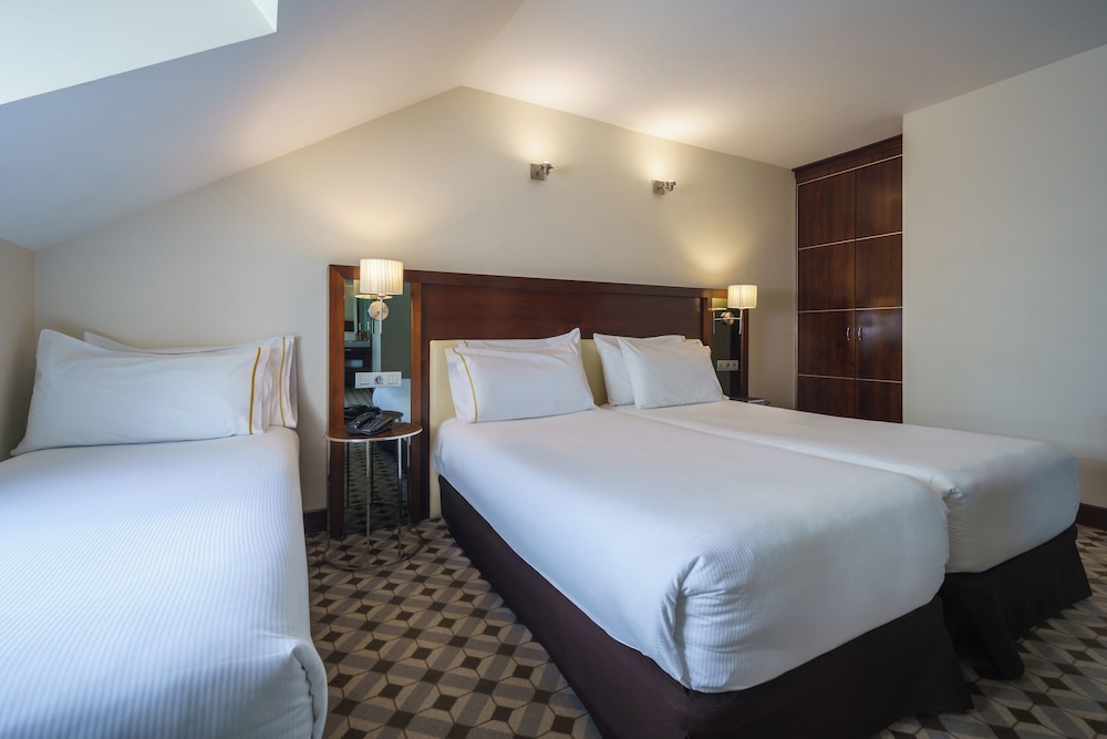 Double Room (With extra child bed)