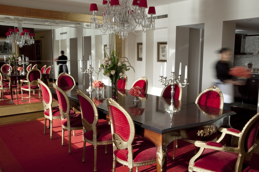 Luxury Suite (Imperial)