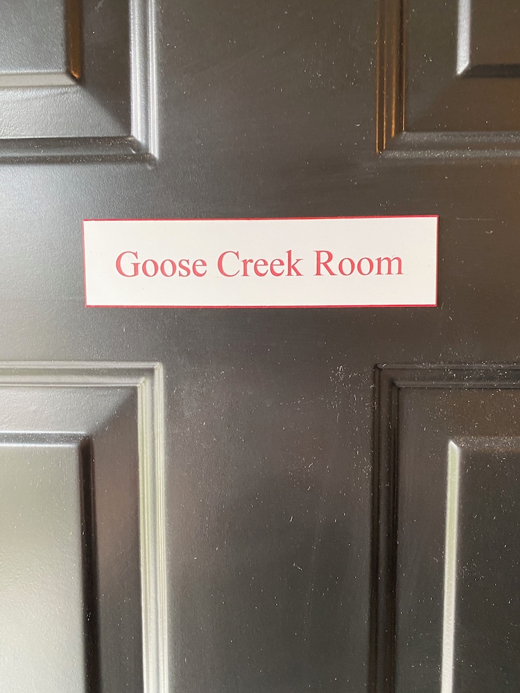 105 Goose Creek Room - Pet Friendly photo 2