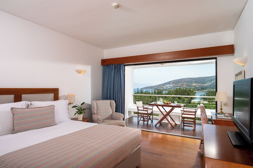 Family Hotel Suite Sea View (Two-Bedroom) - Photo 2