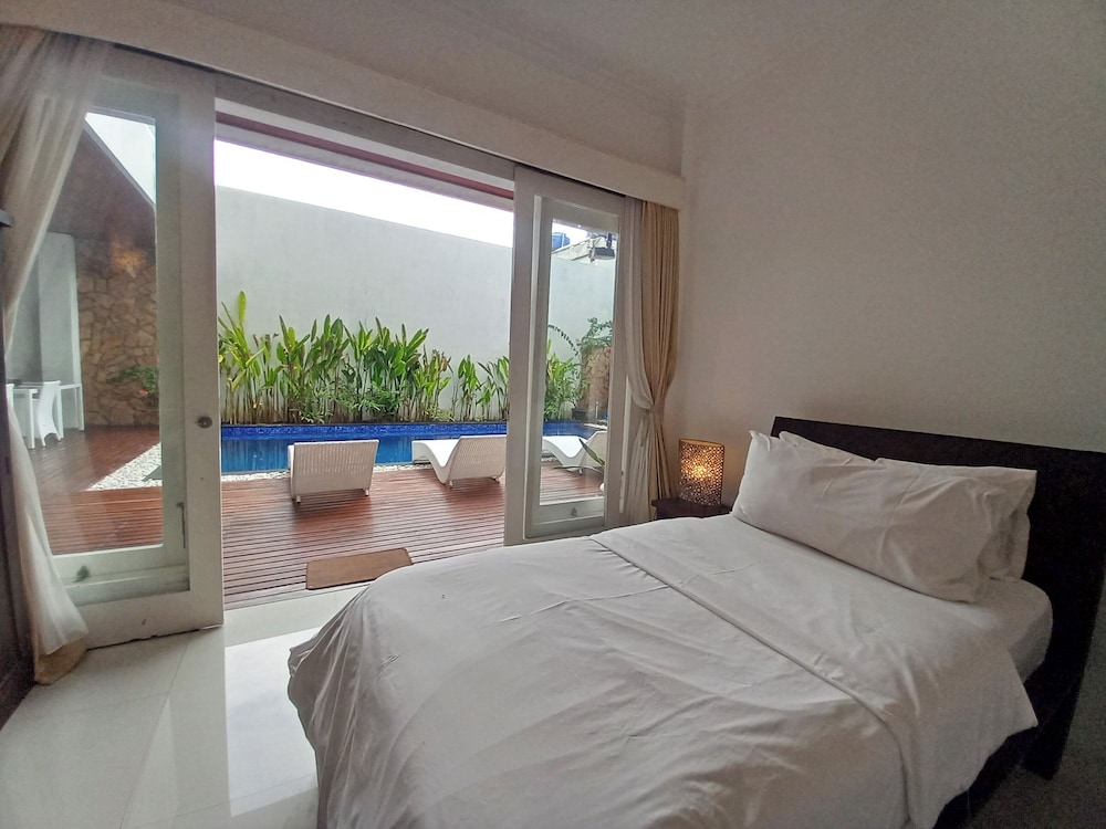 Deluxe Double Room, Pool View