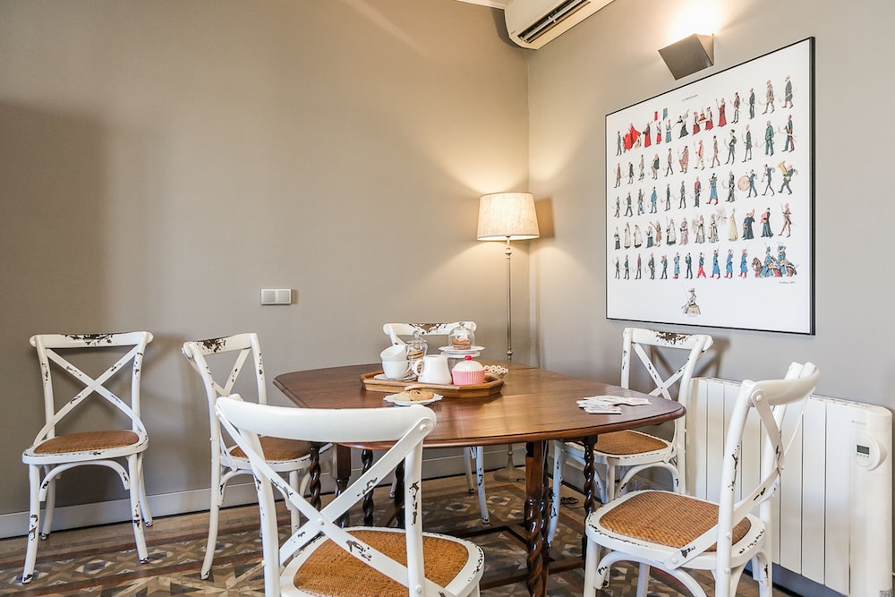 Luxury Apartment, 2 Bedrooms, Balcony, City View (Passeig de Gracia, 51) photo 2