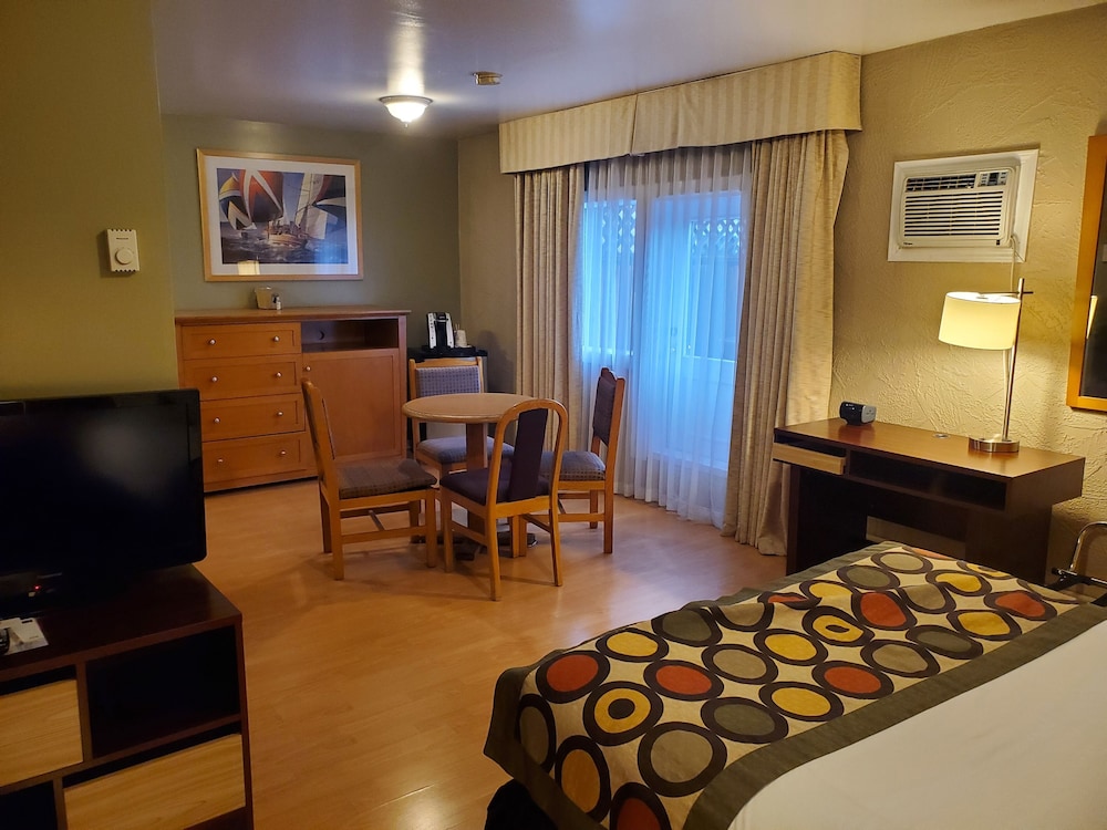 Efficiency, Standard Room, 2 Queen Beds - Photo 2