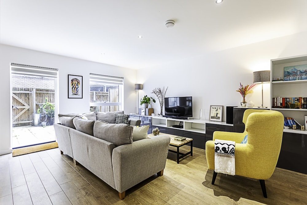 Basic Apartment photo 1