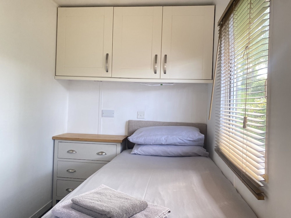Lochside Chalet 3 Bedrooms Pet Friendly photo 2