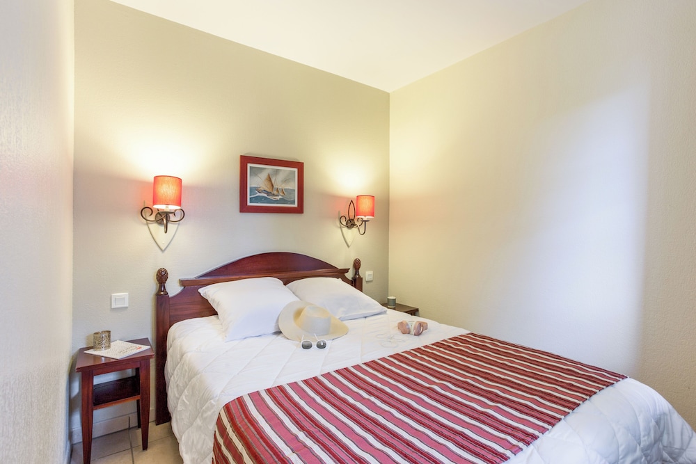 Apartment 5 people - 1 bedroom - Terrace or balcony photo 2