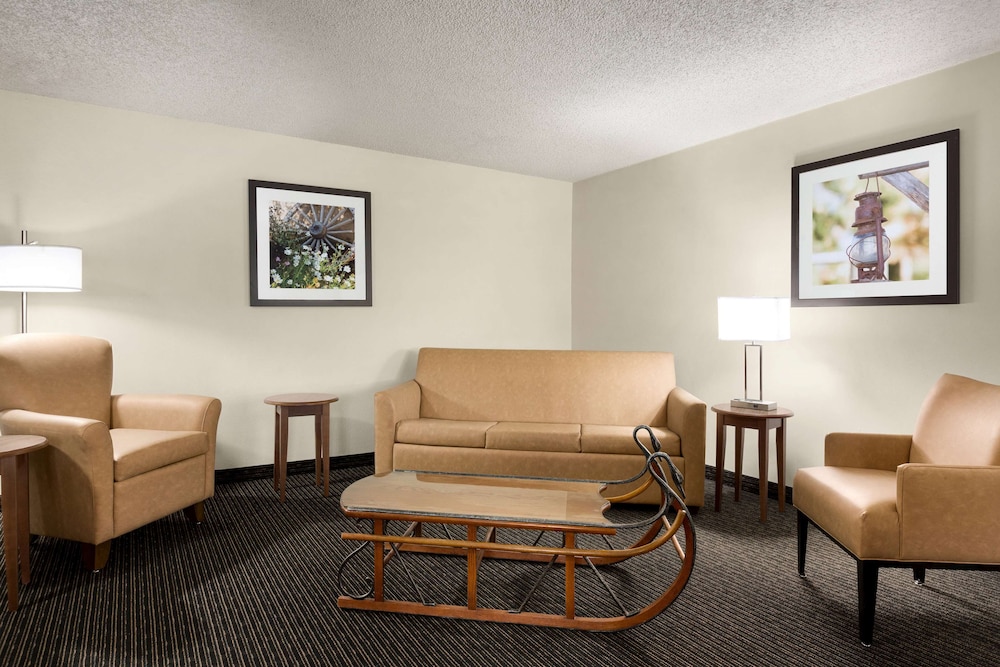 Studio Suite, 1 King Bed, Non Smoking - Photo 3