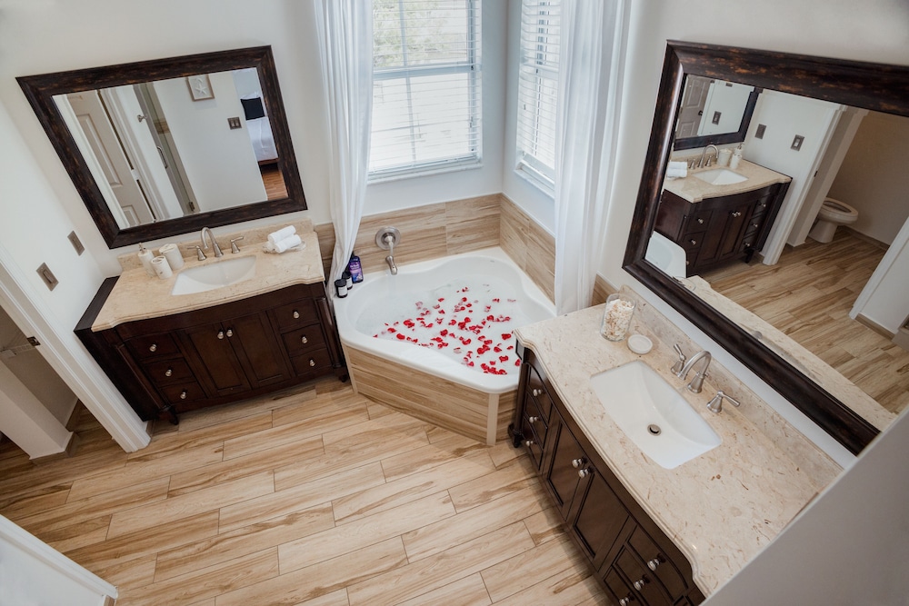 Miami Getaway Heated Pool House & Pool Table Villa, Foto 32