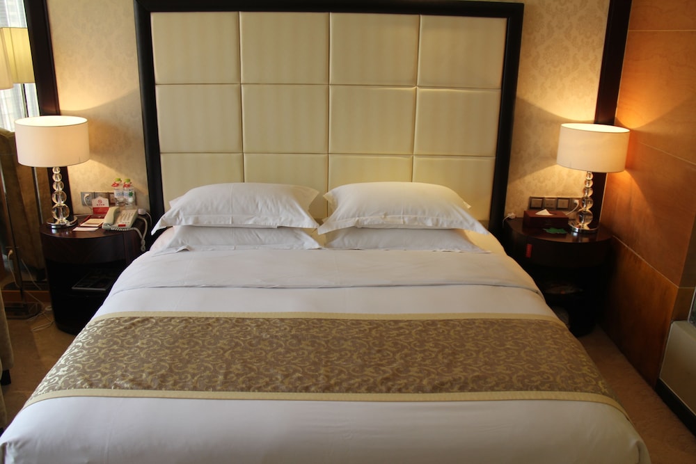 Room, 1 King Bed, Smoking - Photo 1