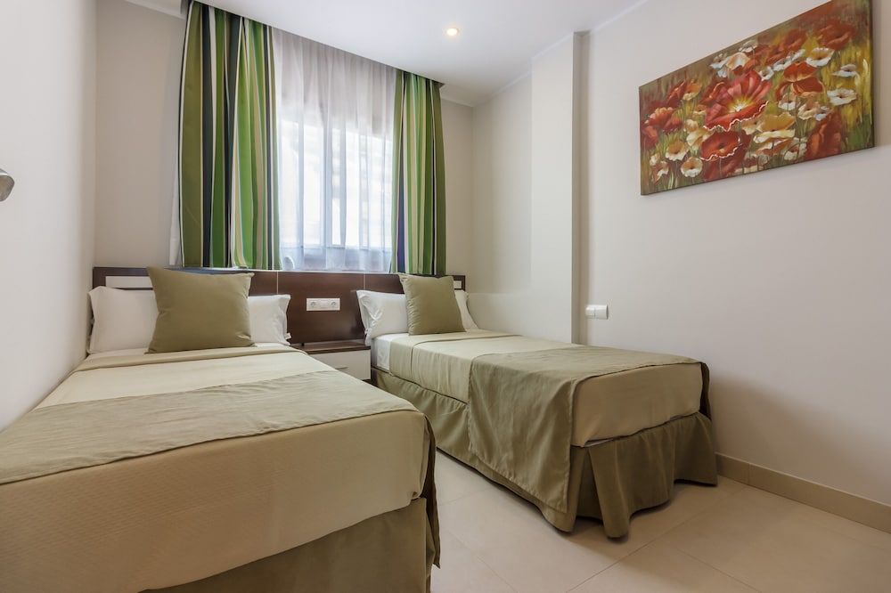 Apartment, 2 Bedrooms - Photo 2